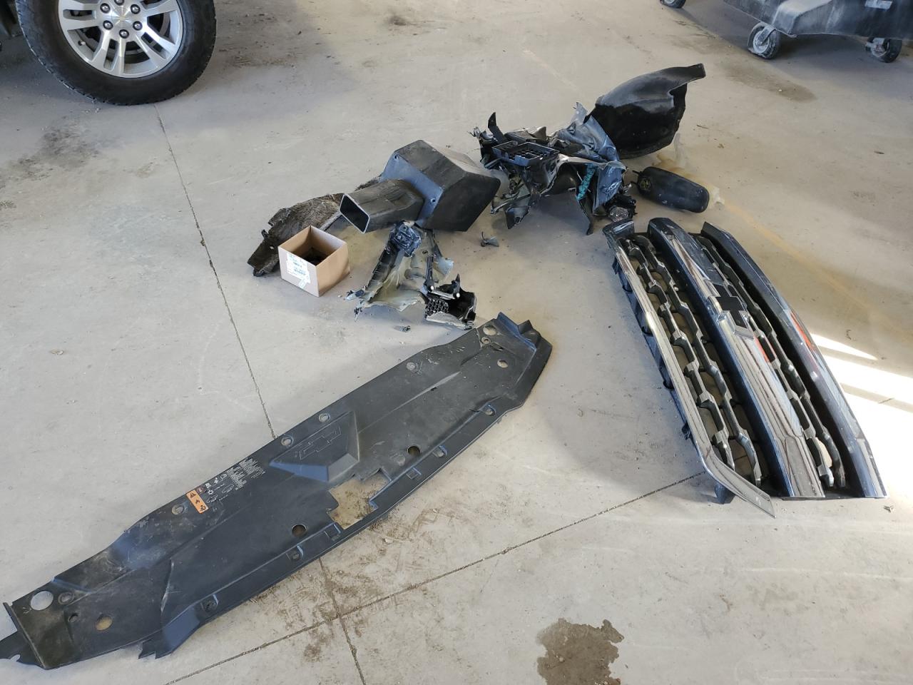 2017 Chevrolet Silverado VIN 3GCUKSEC9HG111065 Copart auction photo, front end / side damage thumbnail 12
