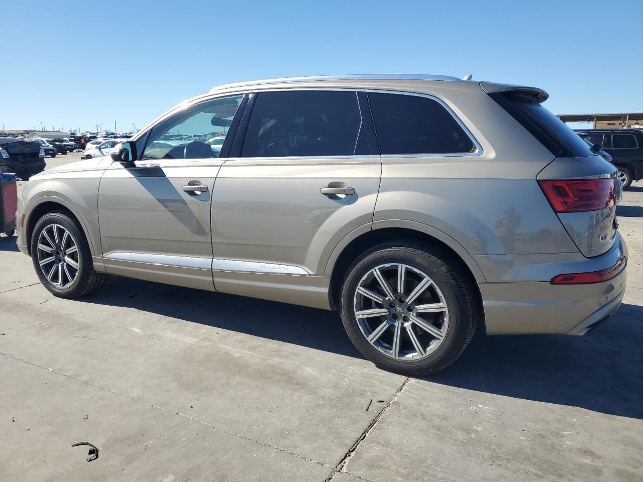 2017 Audi Q7 VIN WA1VAAF71HD036436 Copart auction photo, minor dent/scratches damage thumbnail 2