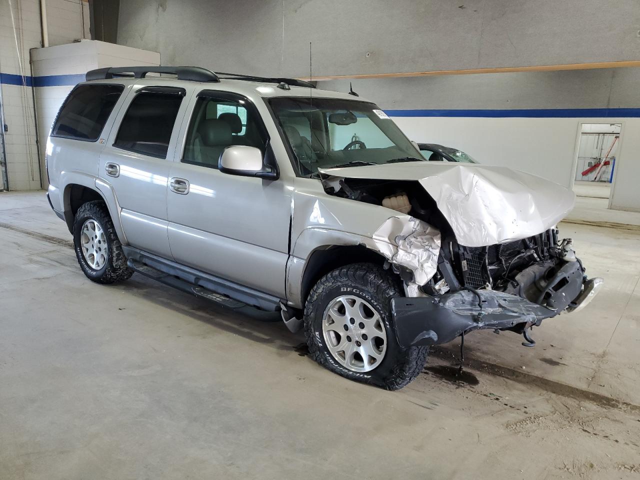 2004 Chevrolet Tahoe VIN 1GNEK13Z14R295723 Copart auction photo, front end / side damage thumbnail 4