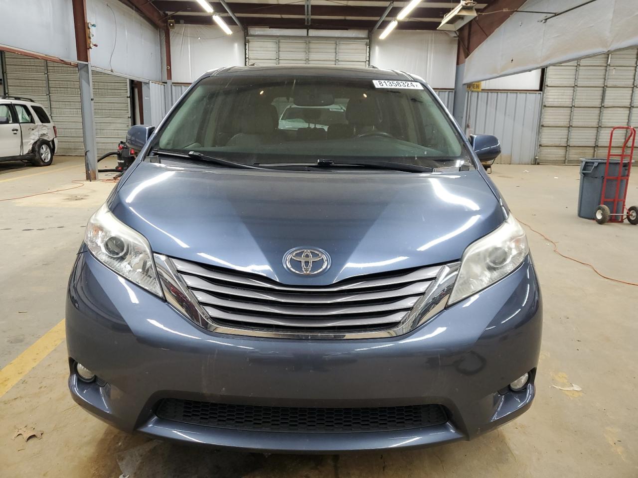 2017 Toyota Sienna VIN 5TDYZ3DC8HS770275 Copart auction photo, rear end damage thumbnail 5