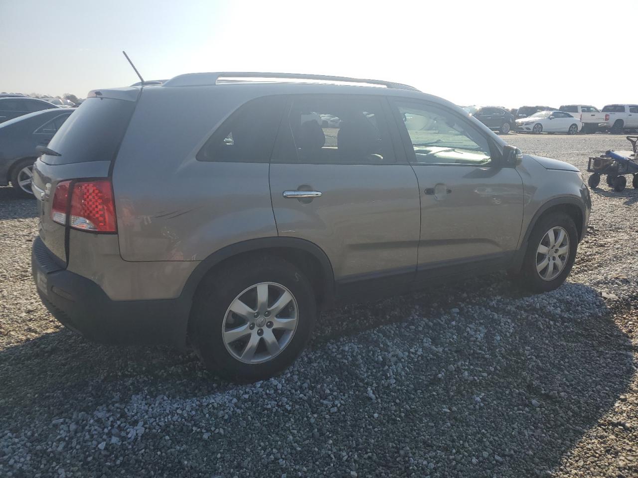 2012 KIA Sorento VIN 5XYKT4A20CG276328 Copart auction photo, side / rear end damage thumbnail 3