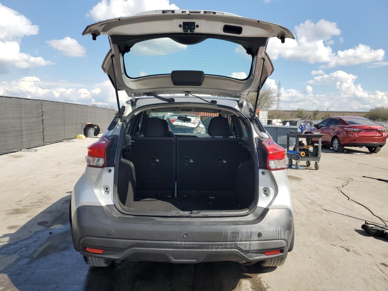 2019 Nissan Kicks VIN 3N1CP5CU6KL532611 Copart auction photo, side / rear end damage thumbnail 6