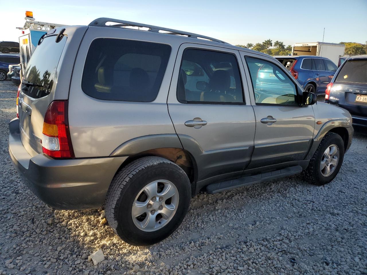 2002 Mazda Tribute VIN 4F2YU091X2KM22268 Copart auction photo, mechanical damage thumbnail 3