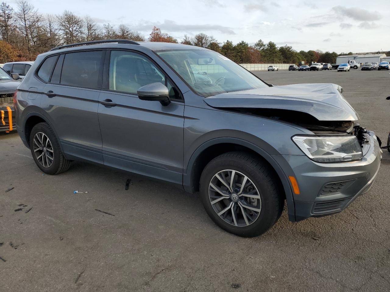 2021 Volkswagen Tiguan VIN 3VV0B7AX4MM011229 Copart auction photo, front end / minor dent/scratches damage thumbnail 4