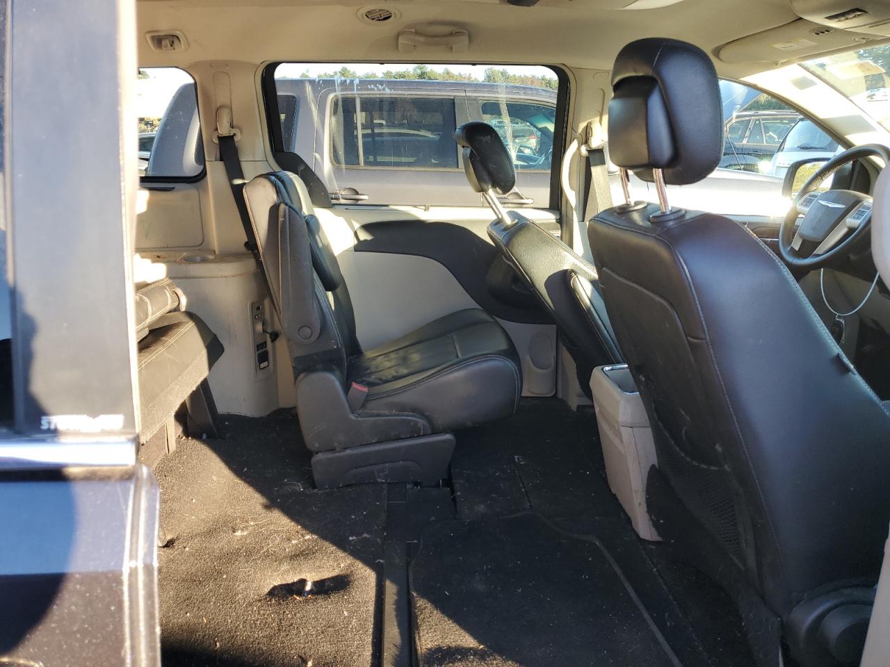 2014 Chrysler Town & Country VIN 2C4RC1BG3ER257259 Copart auction photo, front end / side damage thumbnail 11