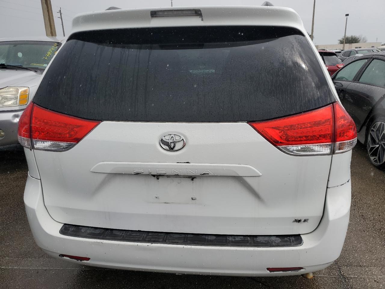 2011 Toyota Sienna VIN 5TDYK3DC7BS050557 Copart auction photo, water/flood damage thumbnail 11