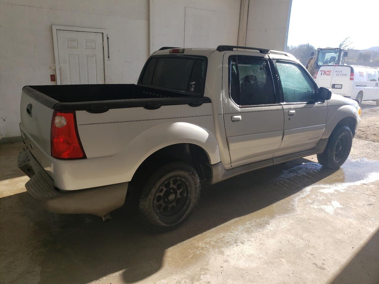 2001 Ford Explorer VIN 1FMZU67E91UB40327 Copart auction photo, rear end / minor dent/scratches damage thumbnail 3