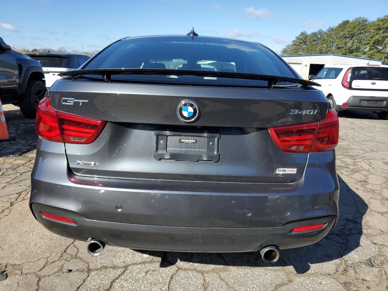 2017 BMW 3er VIN WBA8Y3C3XHG450919 Copart auction photo, side damage thumbnail 6
