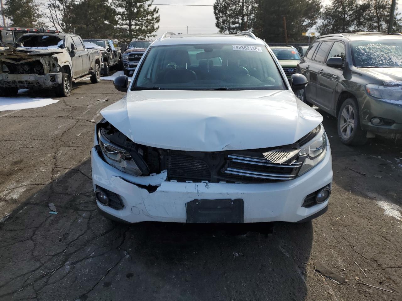 2017 Volkswagen Tiguan VIN WVGUV7AX2HW509356 Copart auction photo, front end damage thumbnail 5