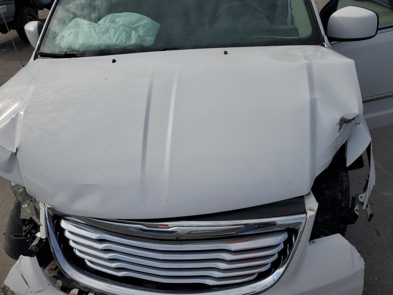 2016 Chrysler Town & Country VIN 2C4RC1CG7GR118883 Copart auction photo, front end / rear end damage thumbnail 13