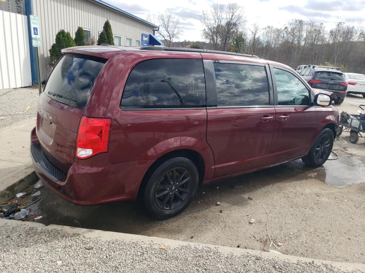 2020 Dodge Caravan VIN 2C4RDGBG5LR233736 Copart auction photo, front end damage thumbnail 3