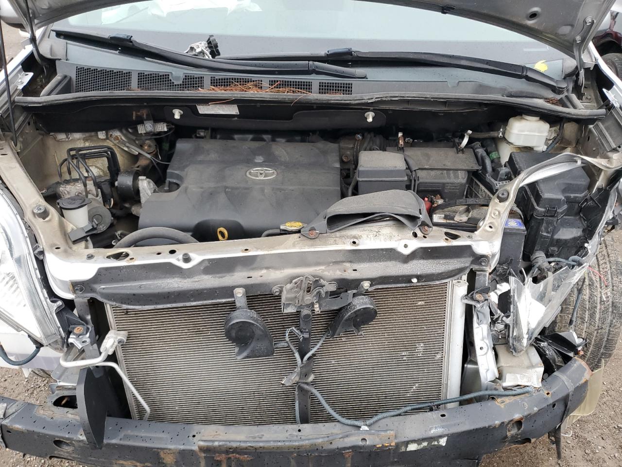 2011 Toyota Sienna VIN 5TDZK3DCXBS099868 Copart auction photo, front end / rear end damage thumbnail 12