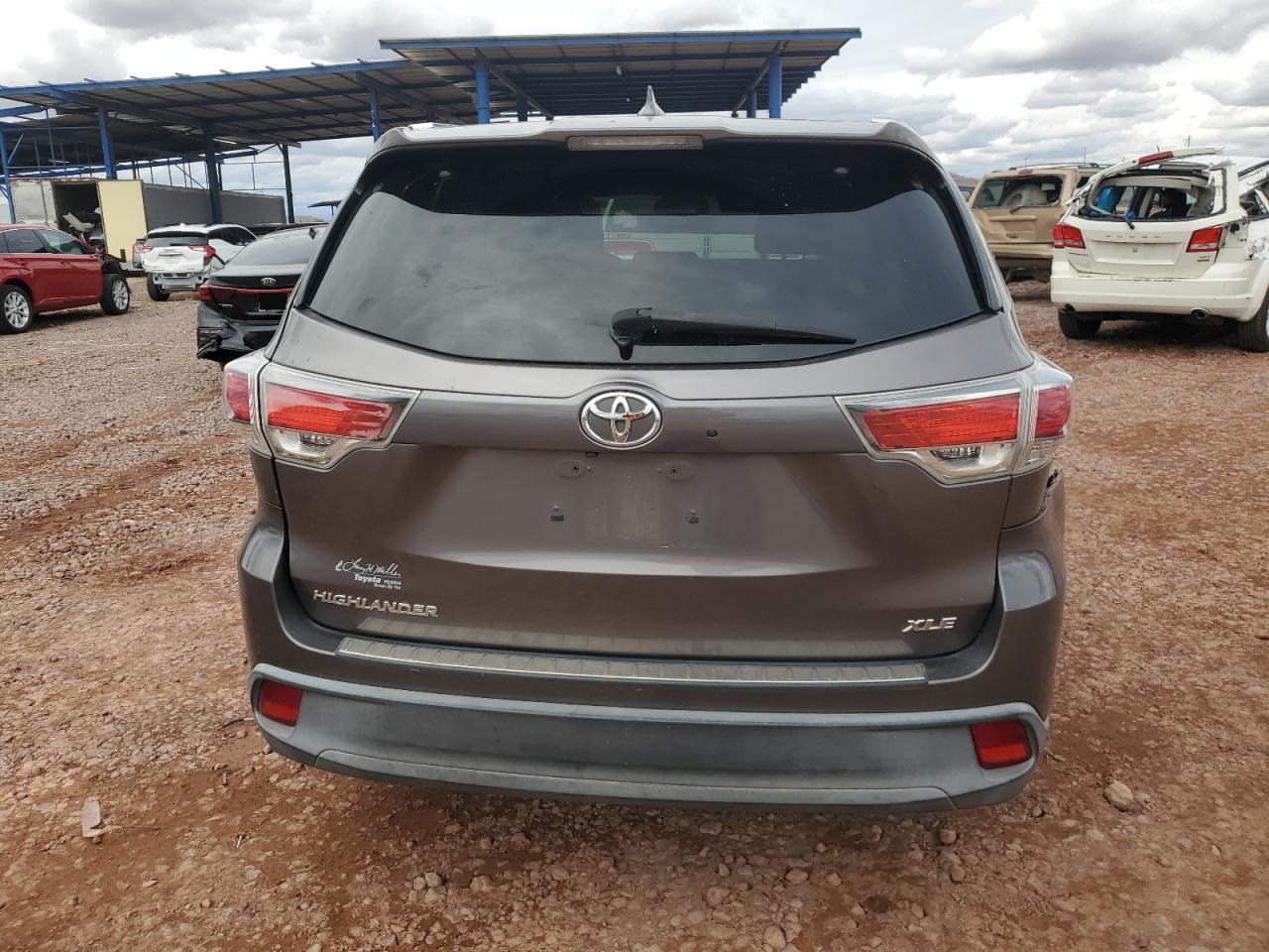2015 Toyota Highlander VIN 5TDKKRFH3FS111068 Copart auction photo, side / rear end damage thumbnail 6