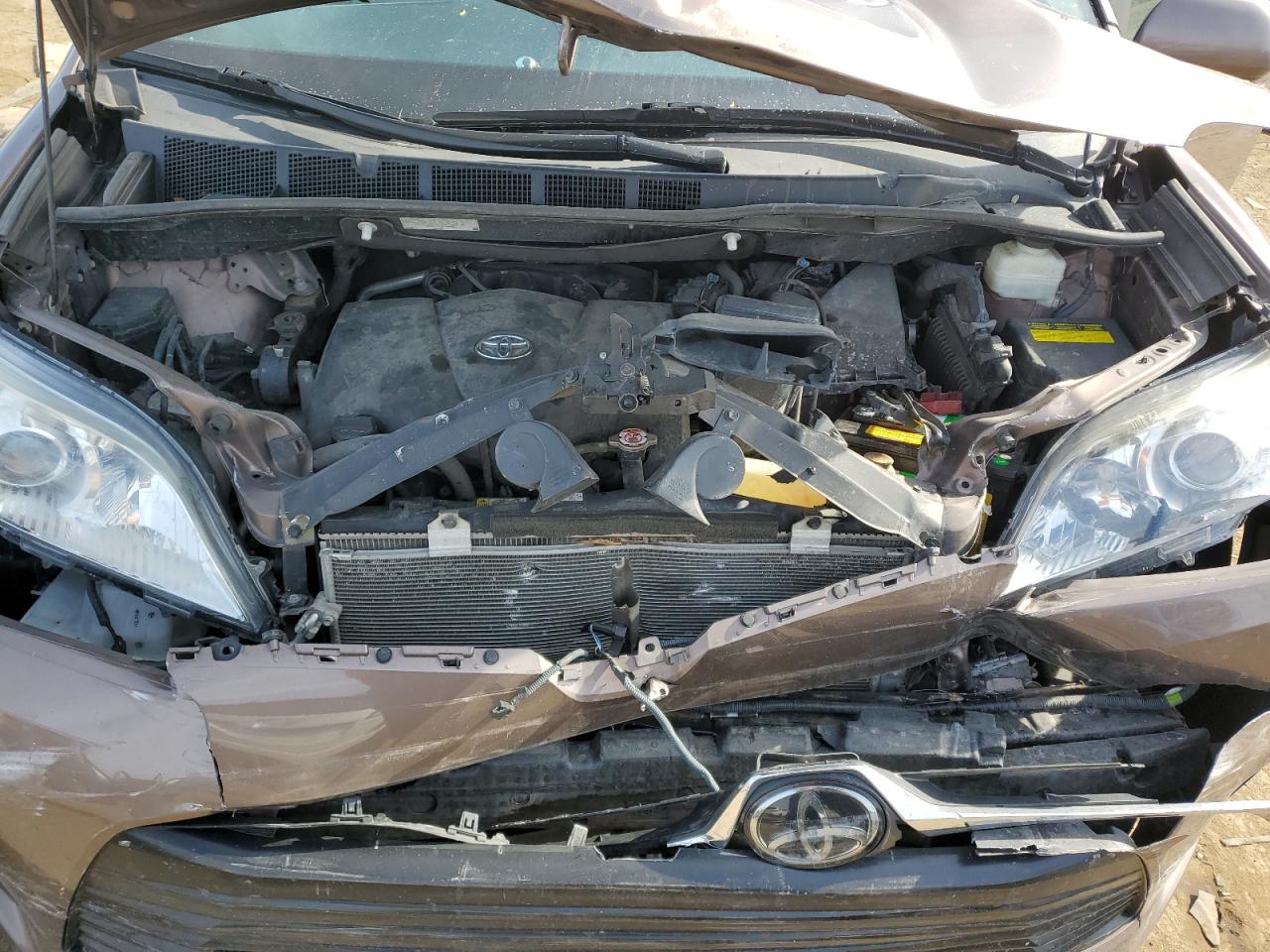 2020 Toyota Sienna VIN 5TDJZ3DCXLS244904 Copart auction photo, front end damage thumbnail 13