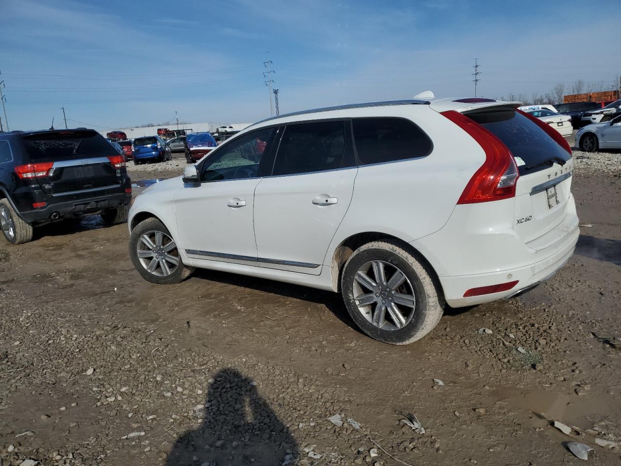 2017 Volvo XC60 VIN YV440MRUXH2028433 Copart auction photo, front end damage thumbnail 2