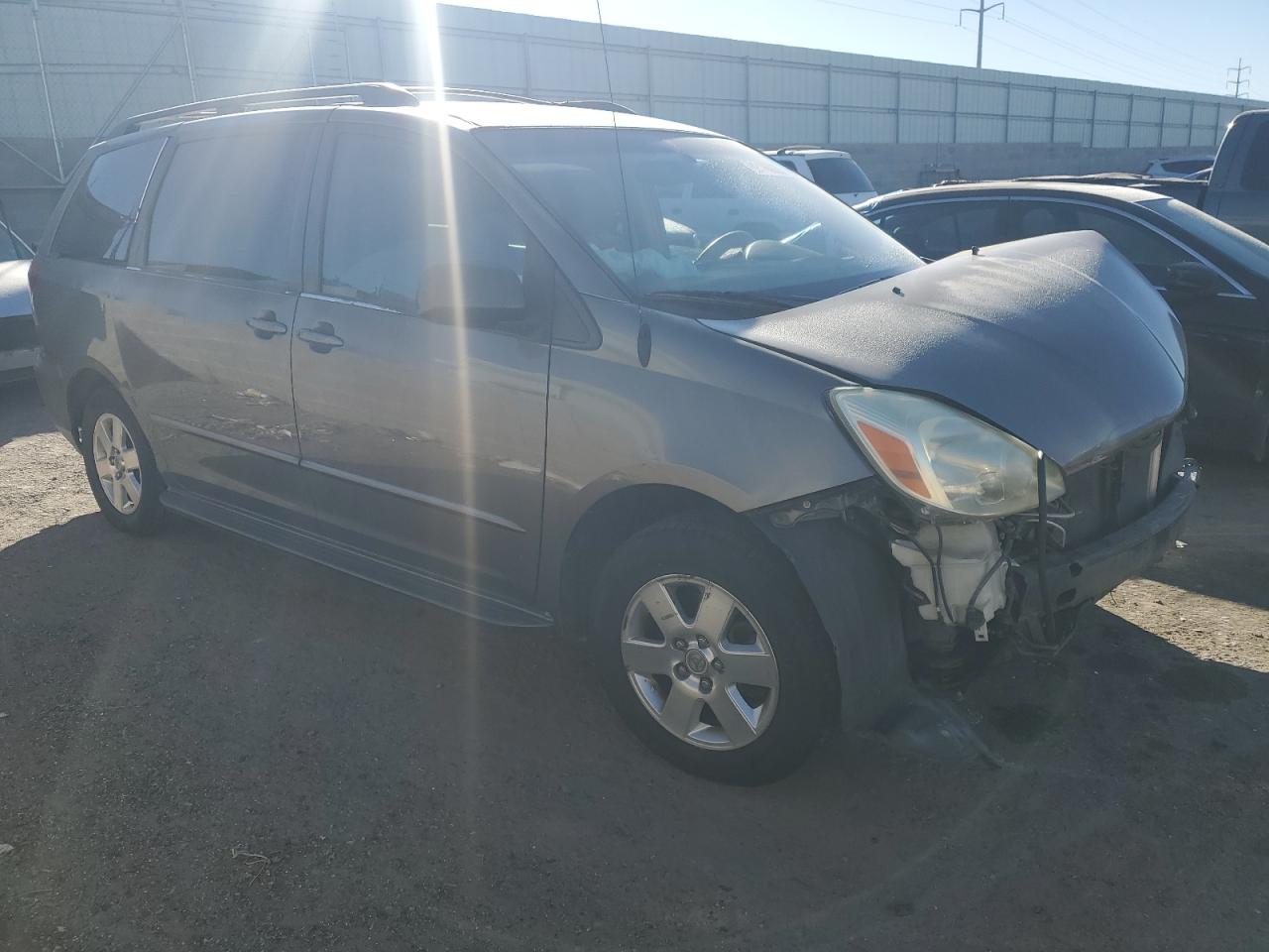2004 Toyota Sienna VIN 5TDZA23C64S200972 Copart auction photo, front end damage thumbnail 4