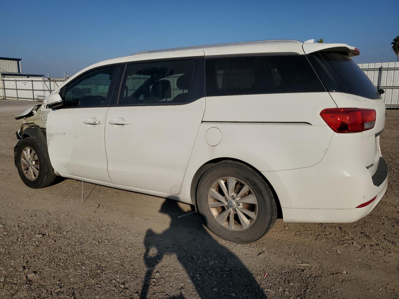 2017 KIA Sedona VIN KNDMB5C10H6247072 Copart auction photo, front end / minor dent/scratches damage thumbnail 2