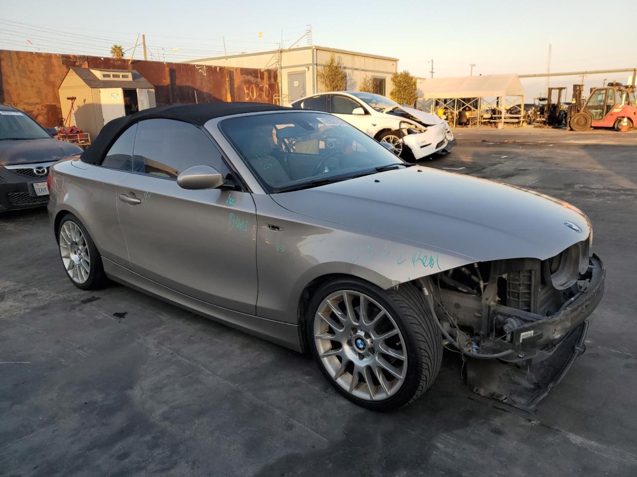 2008 BMW 1er VIN WBAUL73528VE88097 Copart auction photo, all over / front end damage thumbnail 4