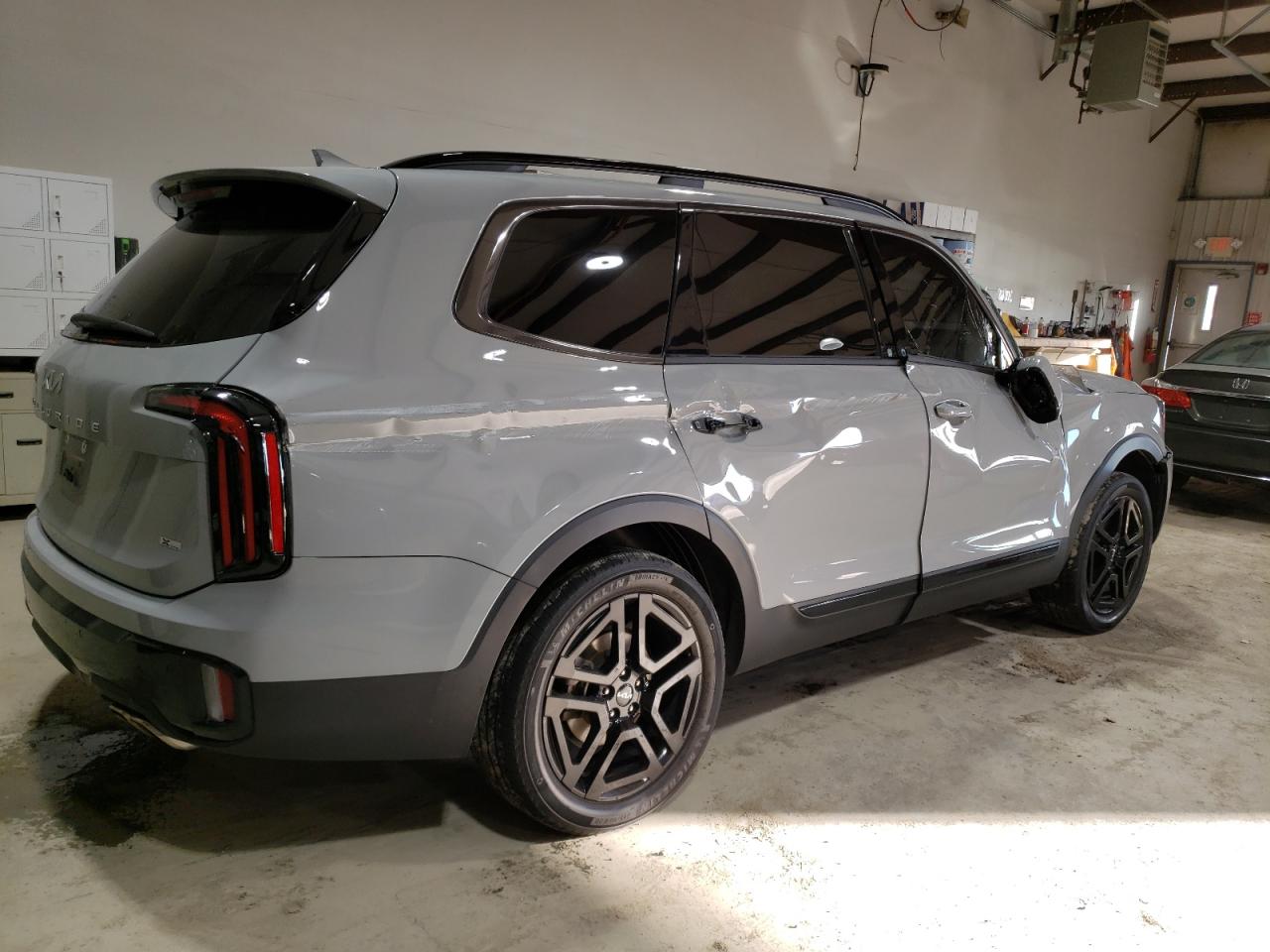 2024 KIA Telluride VIN 5XYP5DGC0RG445398 Copart auction photo, front end / side damage thumbnail 3