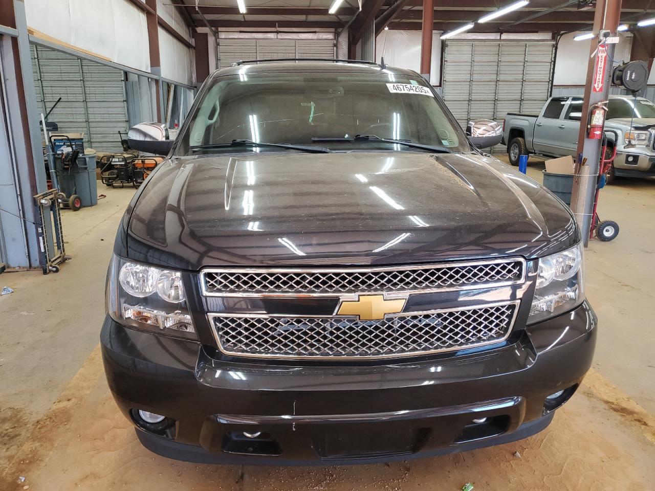 2011 Chevrolet Tahoe VIN 1GNSKCE05BR184080 Copart auction photo, normal wear / minor dent/scratches damage thumbnail 5