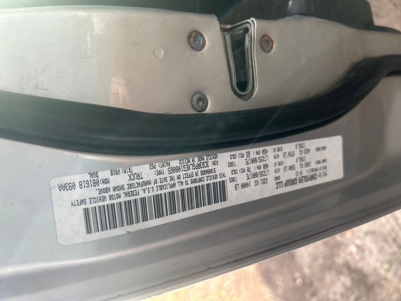 2014 RAM 3500 VIN 3C63RPGLXEG108065 Copart auction photo, minor dent/scratches / normal wear damage thumbnail 10