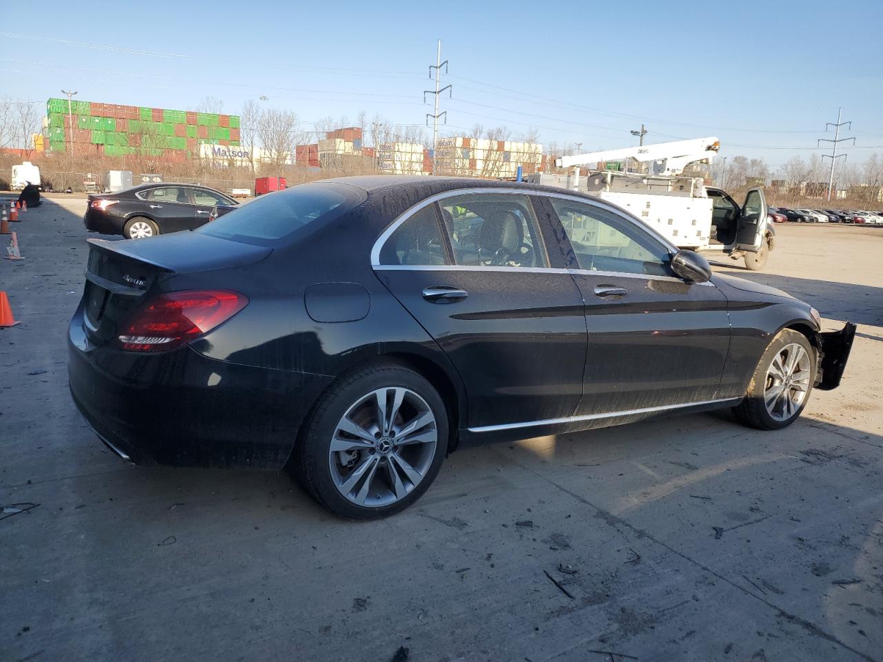 2017 Mercedes-Benz C-klasse VIN 55SWF4KBXHU216772 Copart auction photo, front end damage thumbnail 3