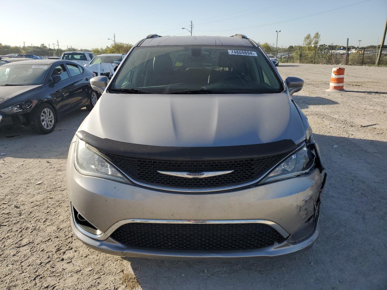 2017 Chrysler Pacifica VIN 2C4RC1EGXHR616381 Copart auction photo, front end / minor dent/scratches damage thumbnail 5