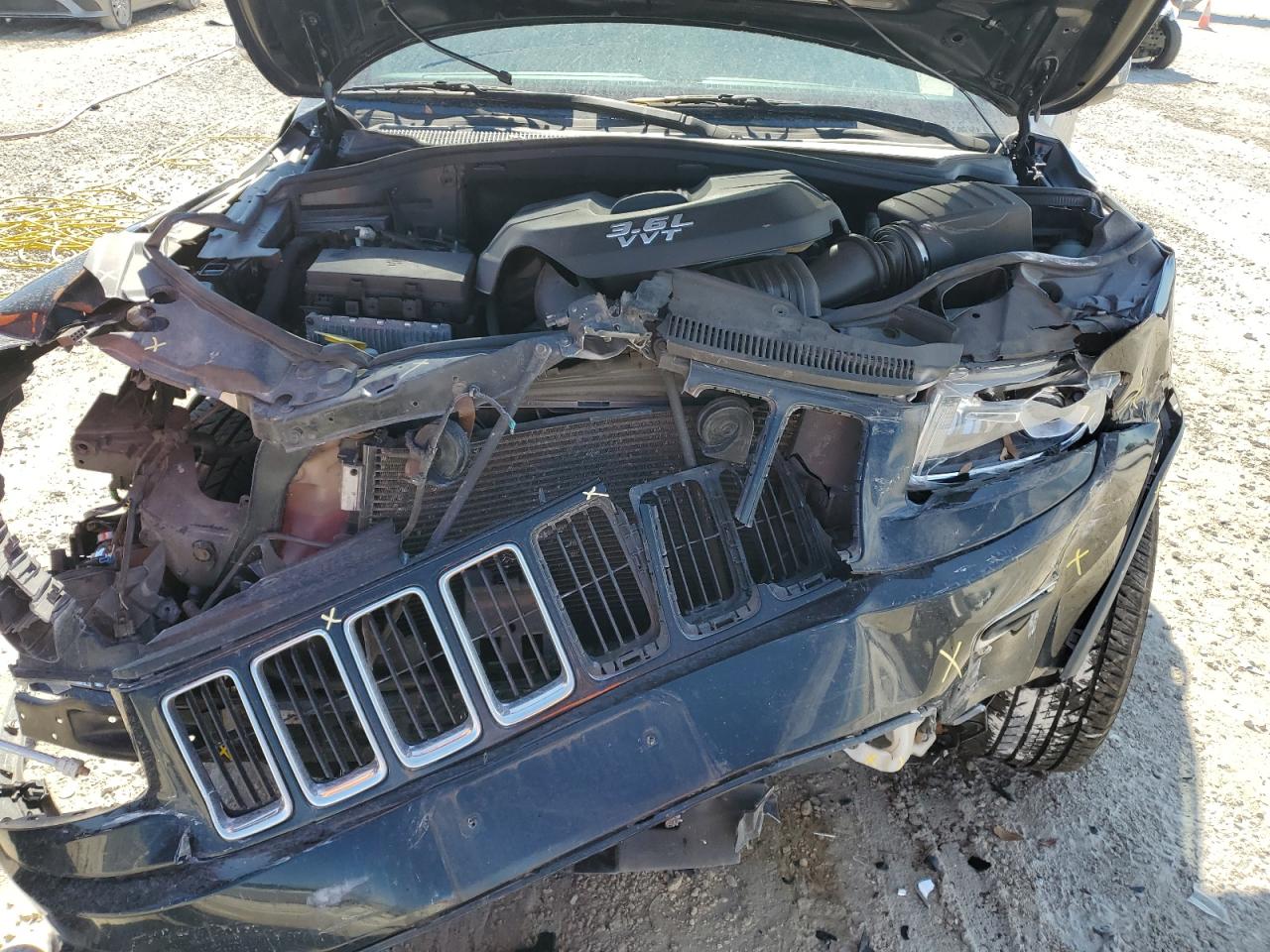 2014 Jeep Grand Cherokee VIN 1C4RJFBG6EC136088 Copart auction photo, front end / side damage thumbnail 13