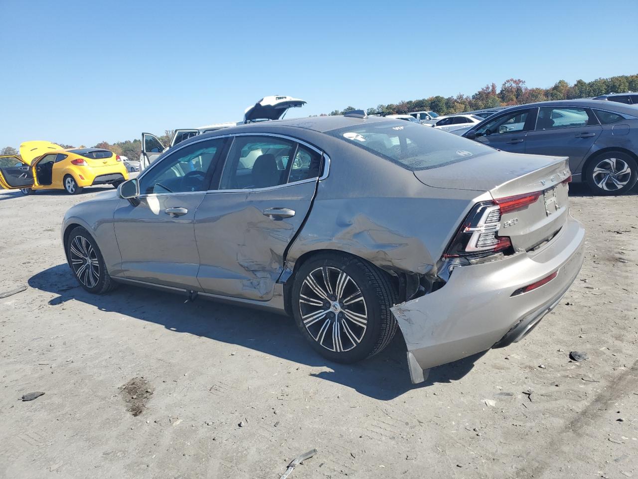 2019 Volvo S60 VIN 7JRA22TL1KG017496 Copart auction photo, rear end / side damage thumbnail 2