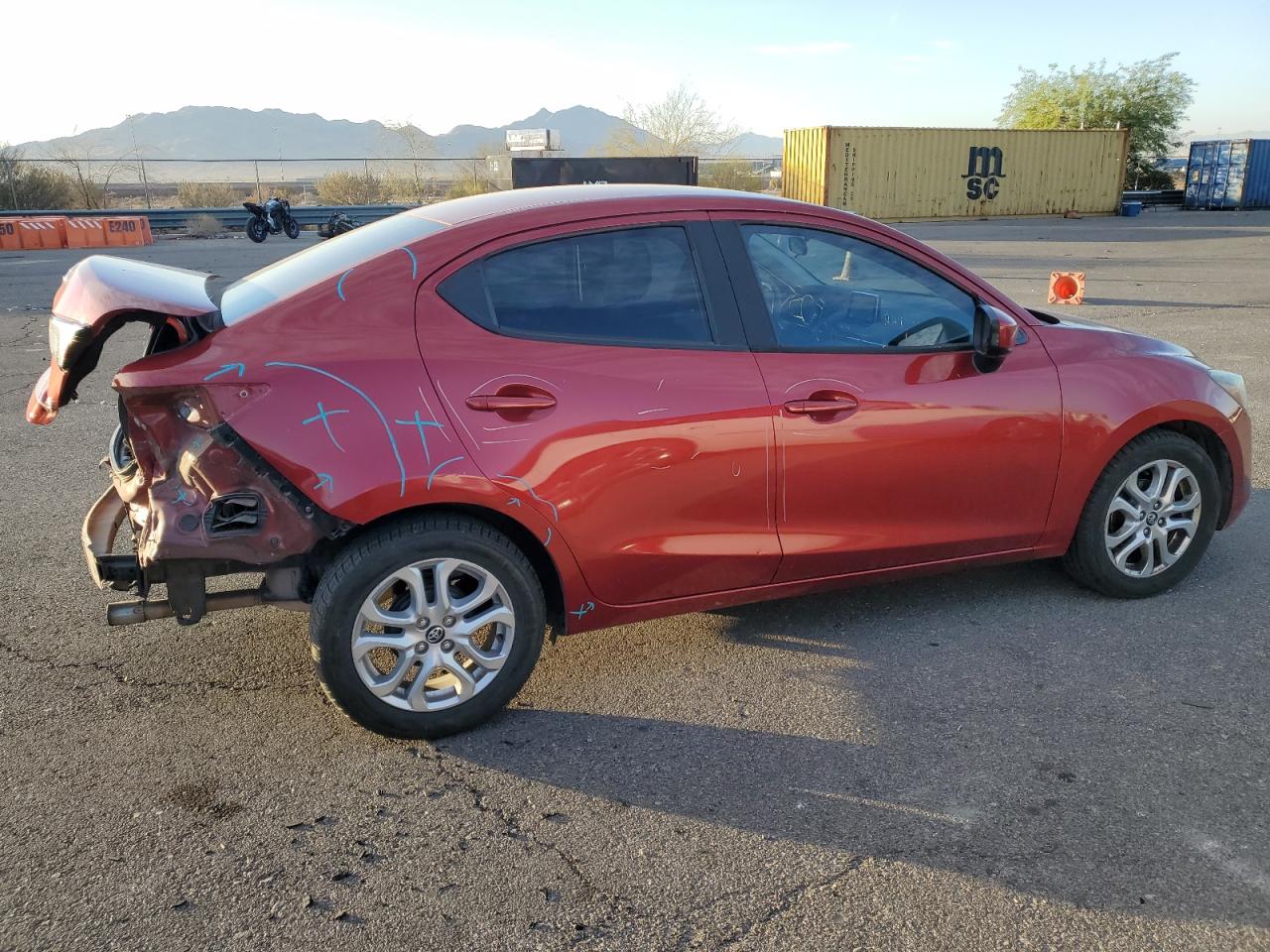 2018 Toyota Yaris VIN 3MYDLBYV3JY301388 Copart auction photo, rear end / side damage thumbnail 3