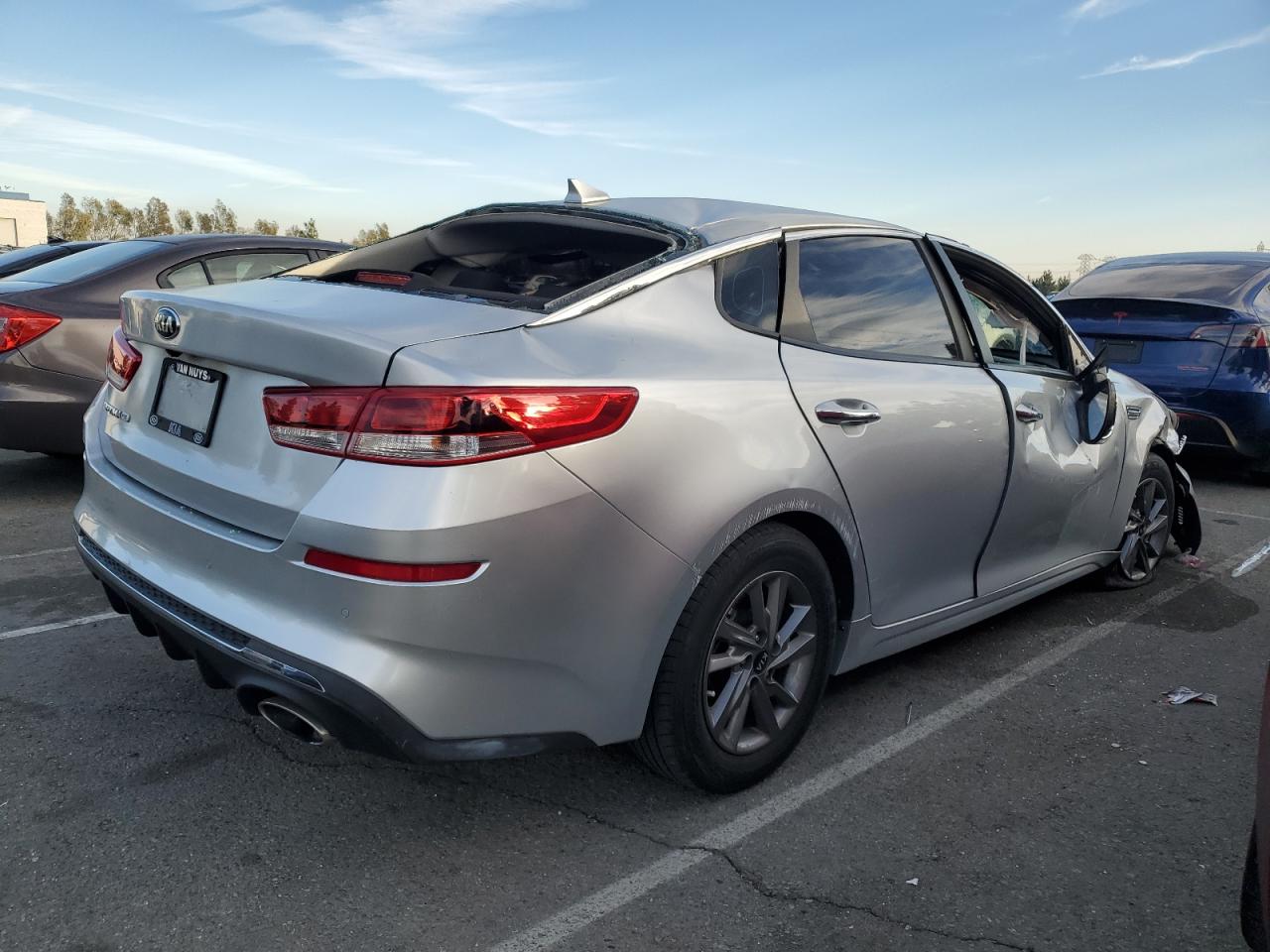 2020 KIA Optima VIN 5XXGT4L3XLG432357 Copart auction photo, all over / front end damage thumbnail 3