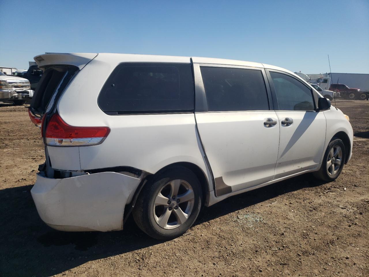 2011 Toyota Sienna VIN 5TDKA3DCXBS007842 Copart auction photo, rear end / minor dent/scratches damage thumbnail 3