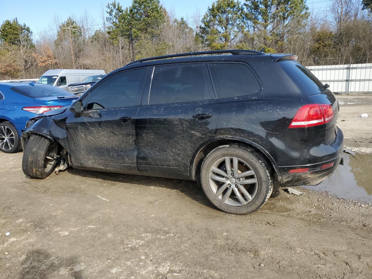 2015 Volkswagen Touareg VIN WVGEF9BP8FD006581 Copart auction photo, front end / minor dent/scratches damage thumbnail 2
