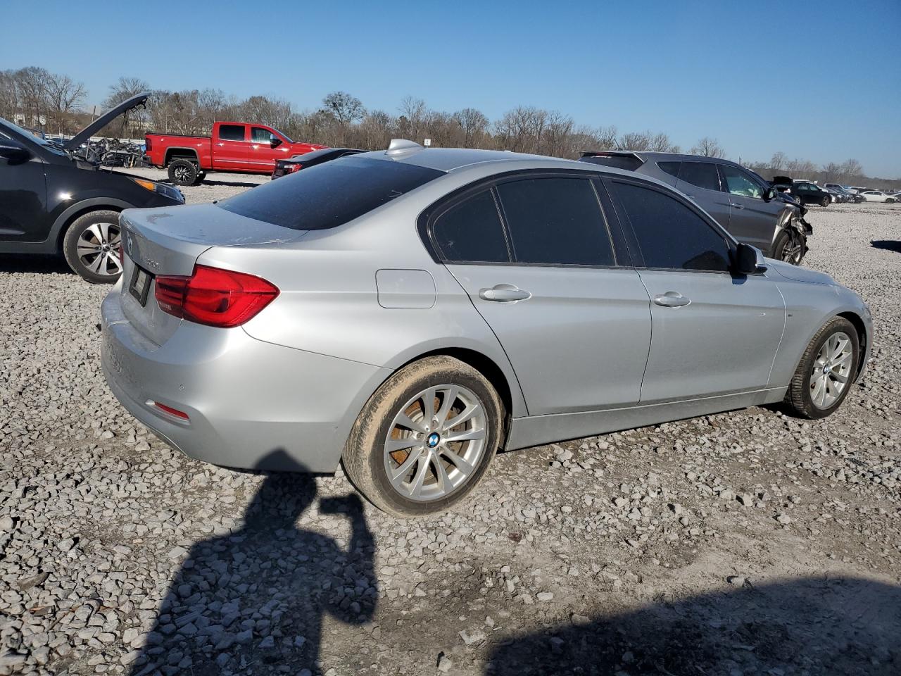 2017 BMW 3er VIN WBA8E5G5XHNU41553 Copart auction photo, burn damage thumbnail 3