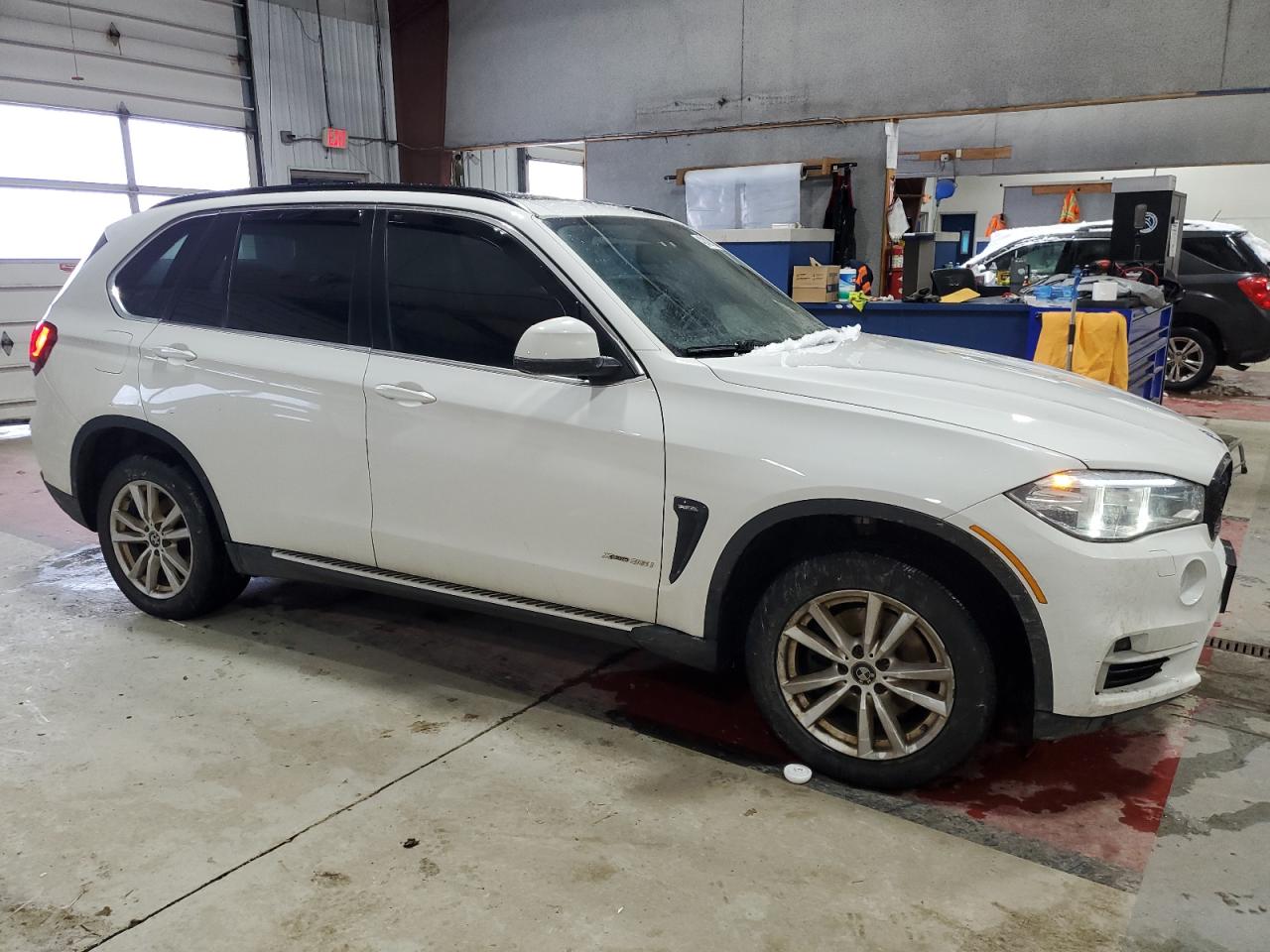 2015 BMW X5 VIN 5UXKR0C50F0K67572 Copart auction photo, side / mechanical damage thumbnail 4