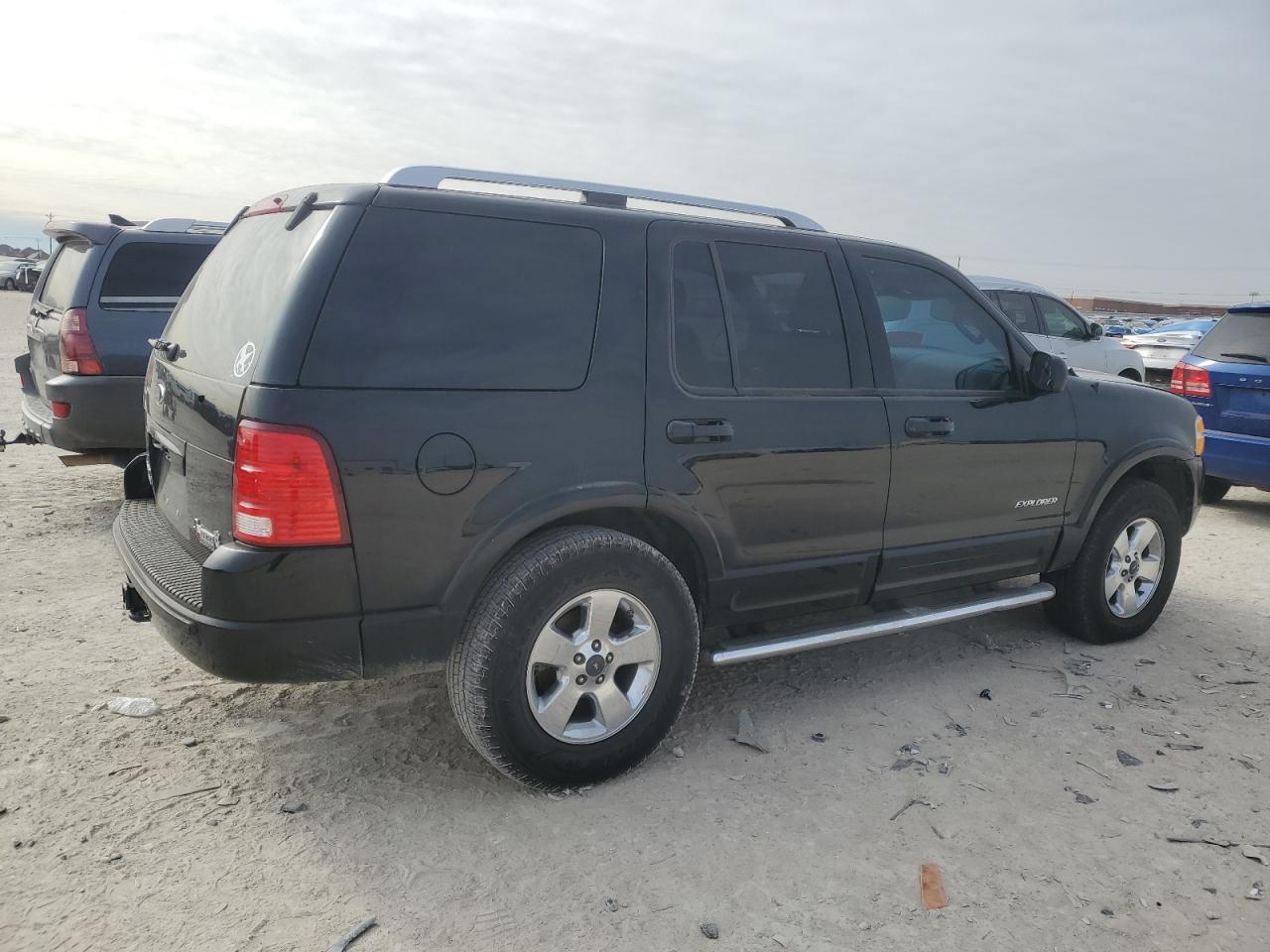2004 Ford Explorer VIN 1FMZU65W44UB17733 Copart auction photo, front end / side damage thumbnail 3