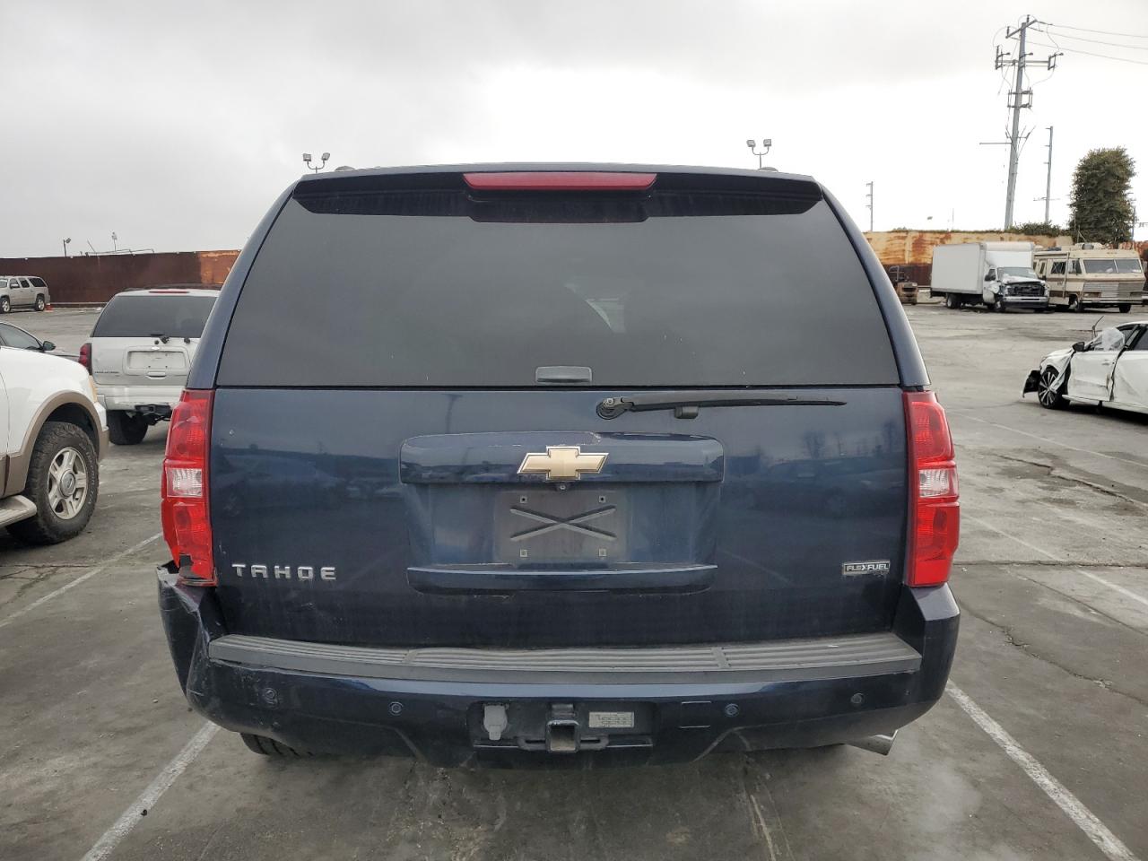 2008 Chevrolet Tahoe VIN 1GNFC13028J201530 Copart auction photo, side / rear end damage thumbnail 6