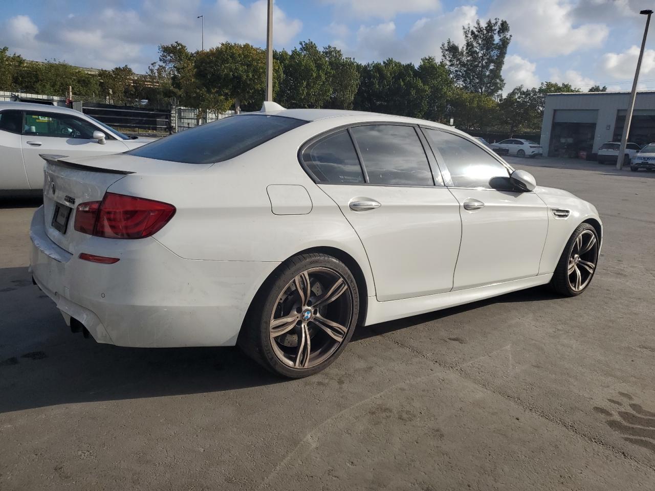 2013 BMW M5 VIN WBSFV9C56DD096389 Copart auction photo, front end / mechanical damage thumbnail 3