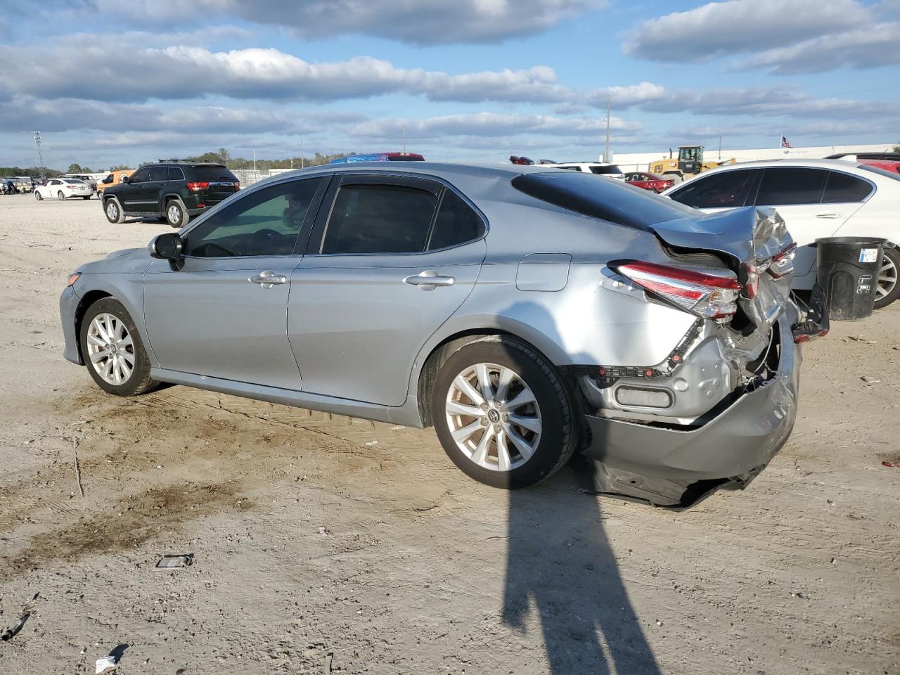 2018 Toyota Camry VIN 4T1B11HK3JU091076 Copart auction photo, rear end damage thumbnail 2