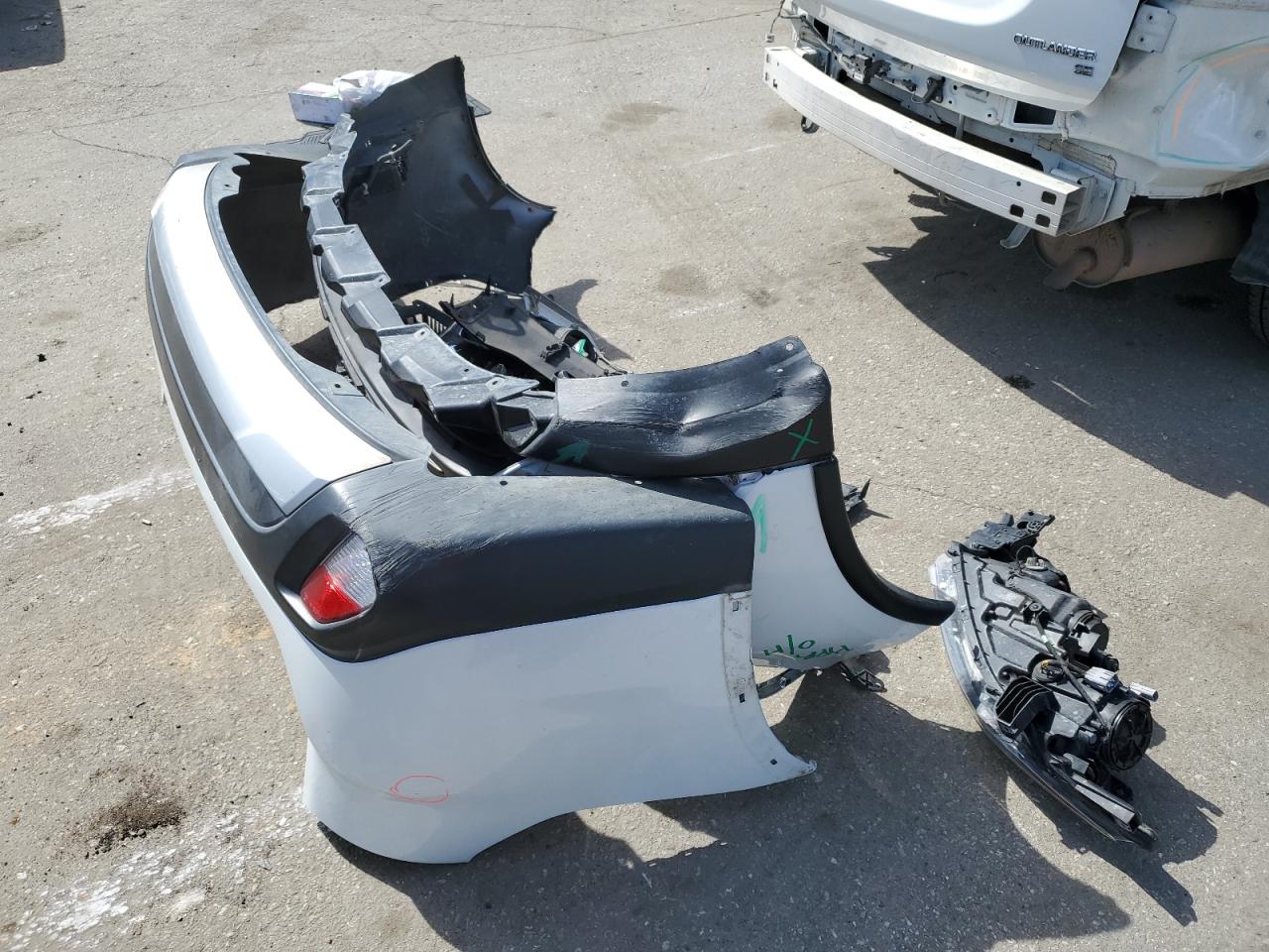 2018 Mitsubishi Outlander VIN JA4AD3A33JZ042088 Copart auction photo, all over damage thumbnail 15