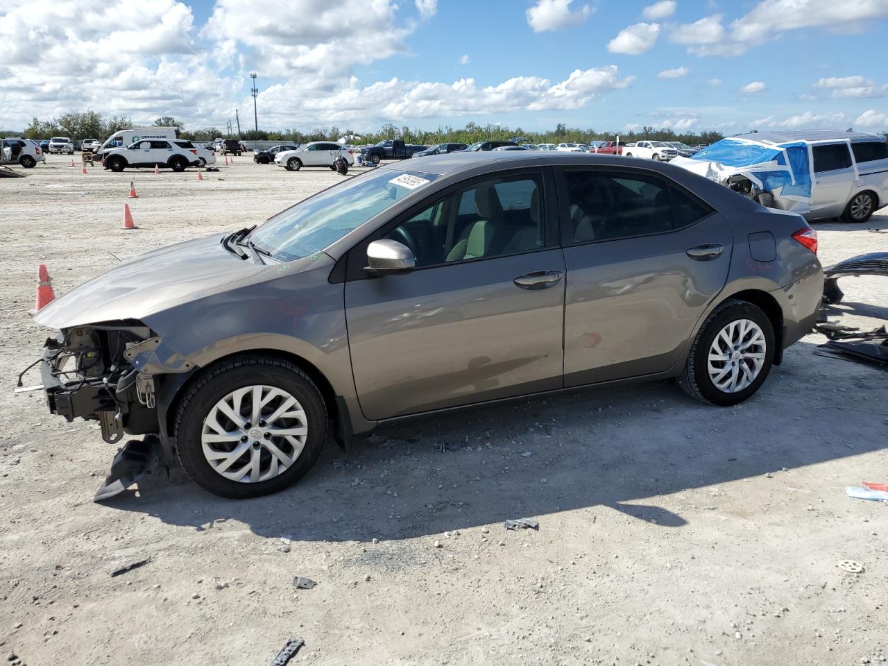2018 Toyota Corolla VIN 5YFBURHE8JP743403