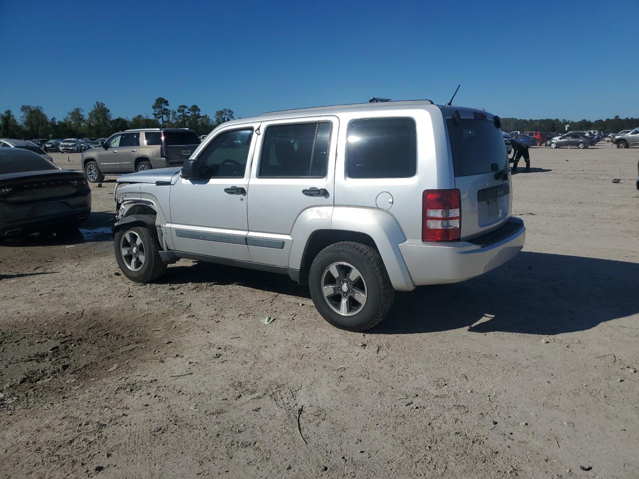 2008 Jeep Liberty (North America) VIN 1J8GP28K58W134290 Copart auction photo, front end damage thumbnail 2