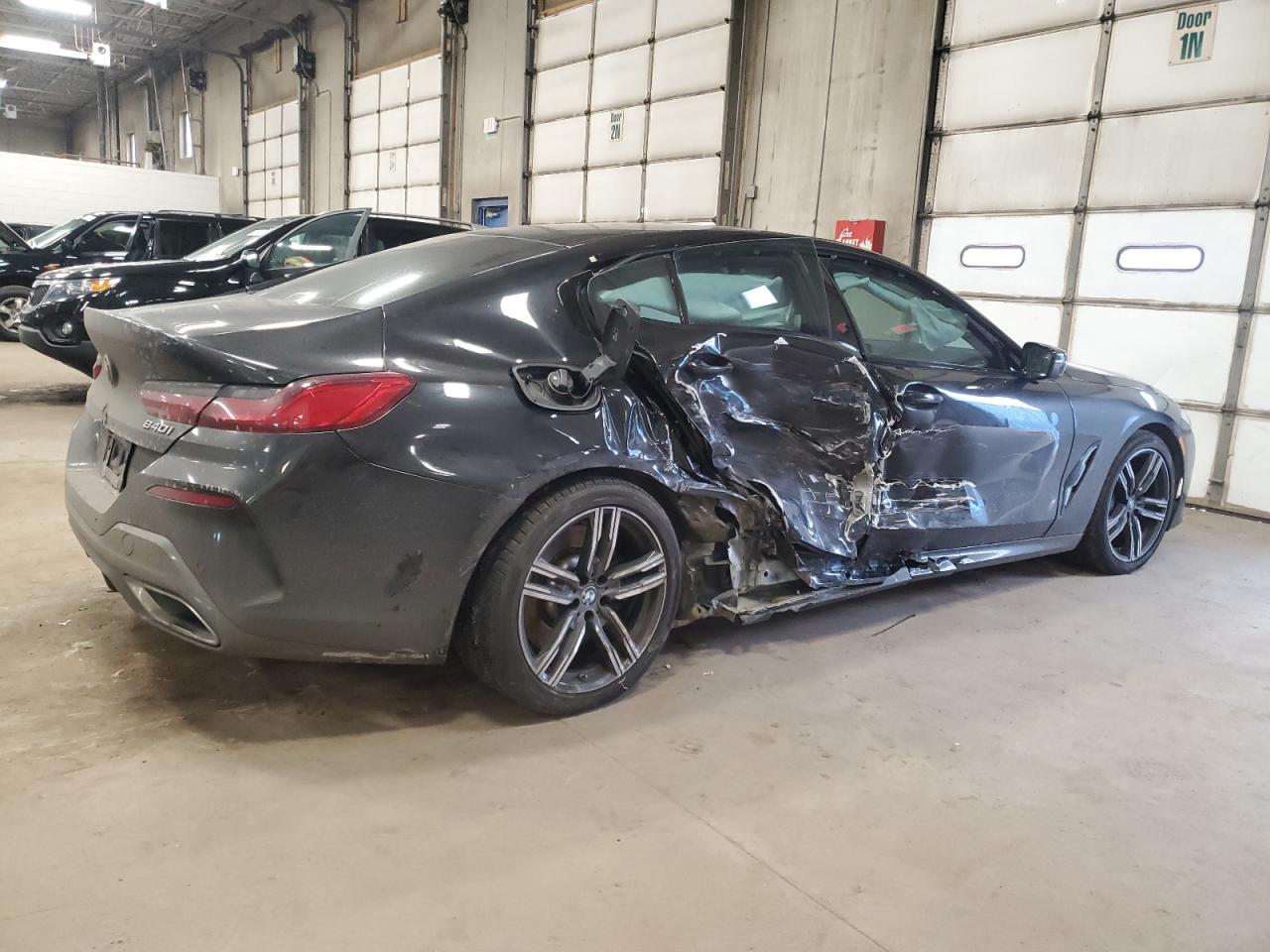 2022 BMW 8er VIN WBAGV4C02NCG99396 Copart auction photo, side / rear end damage thumbnail 3