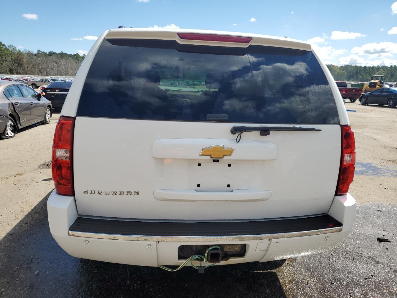 2014 Chevrolet Suburban VIN 1GNSKKE71ER131453 Copart auction photo, front end damage thumbnail 6