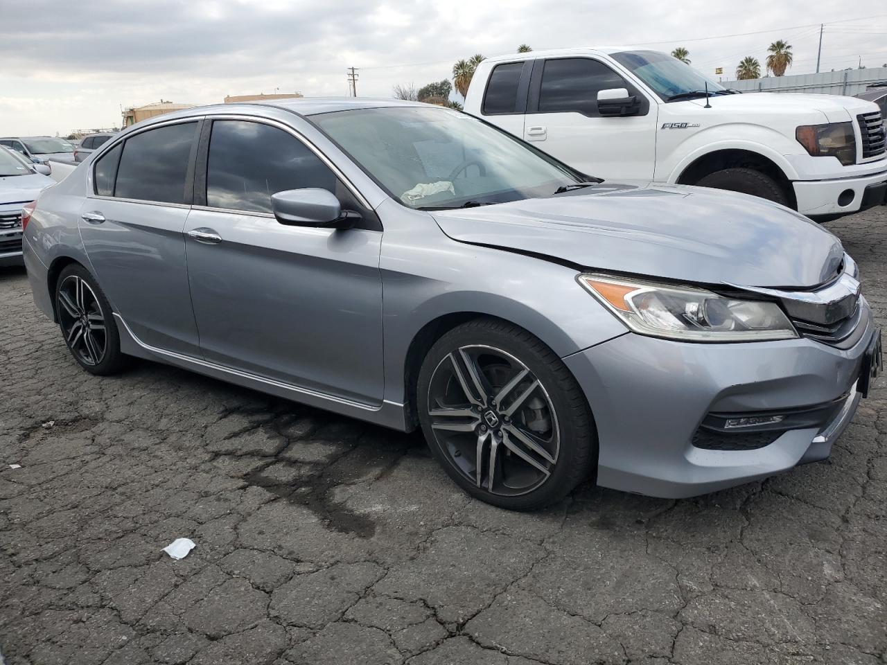 2017 Honda Accord VIN 1HGCR2F50HA122155 Copart auction photo, front end damage thumbnail 4
