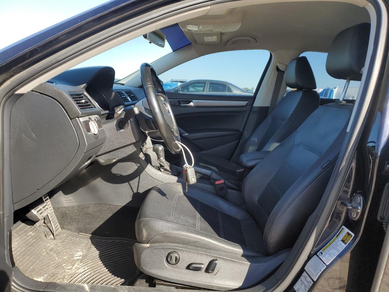 2017 Volkswagen Passat VIN 1VWDT7A35HC033948 Copart auction photo, front end damage thumbnail 7
