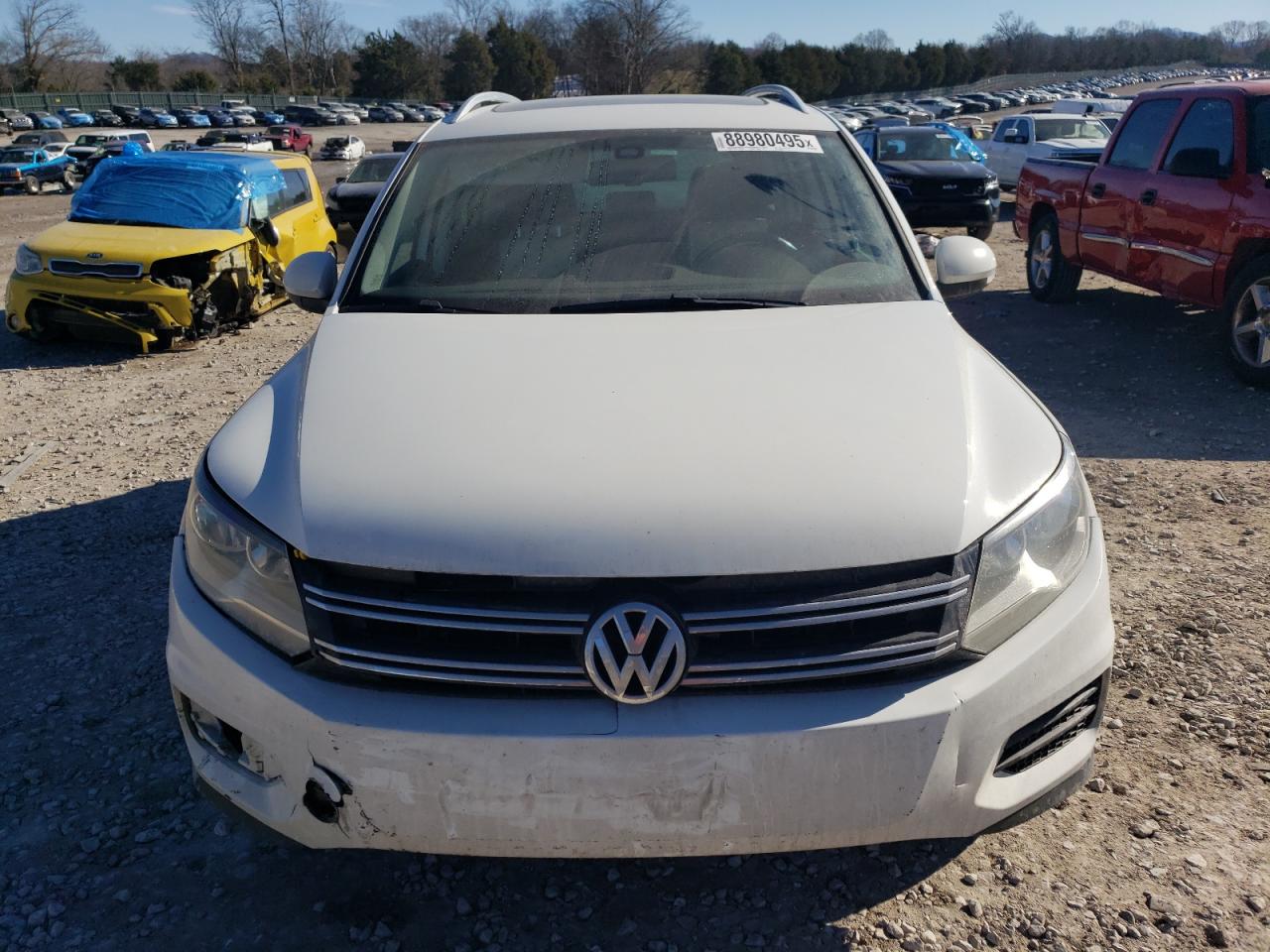 2017 Volkswagen Tiguan VIN WVGRV7AX6HW506689 Copart auction photo, front end damage thumbnail 5