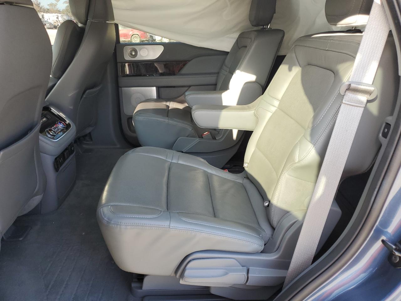 2020 Lincoln Navigator VIN 5LMJJ2KT9LEL21104 Copart auction photo, side / undercarriage damage thumbnail 11