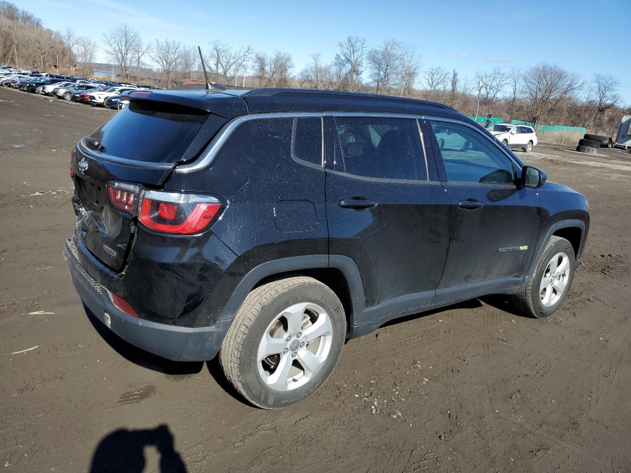 2019 Jeep Compass VIN 3C4NJDBB0KT742414 Copart auction photo, rear end / minor dent/scratches damage thumbnail 3