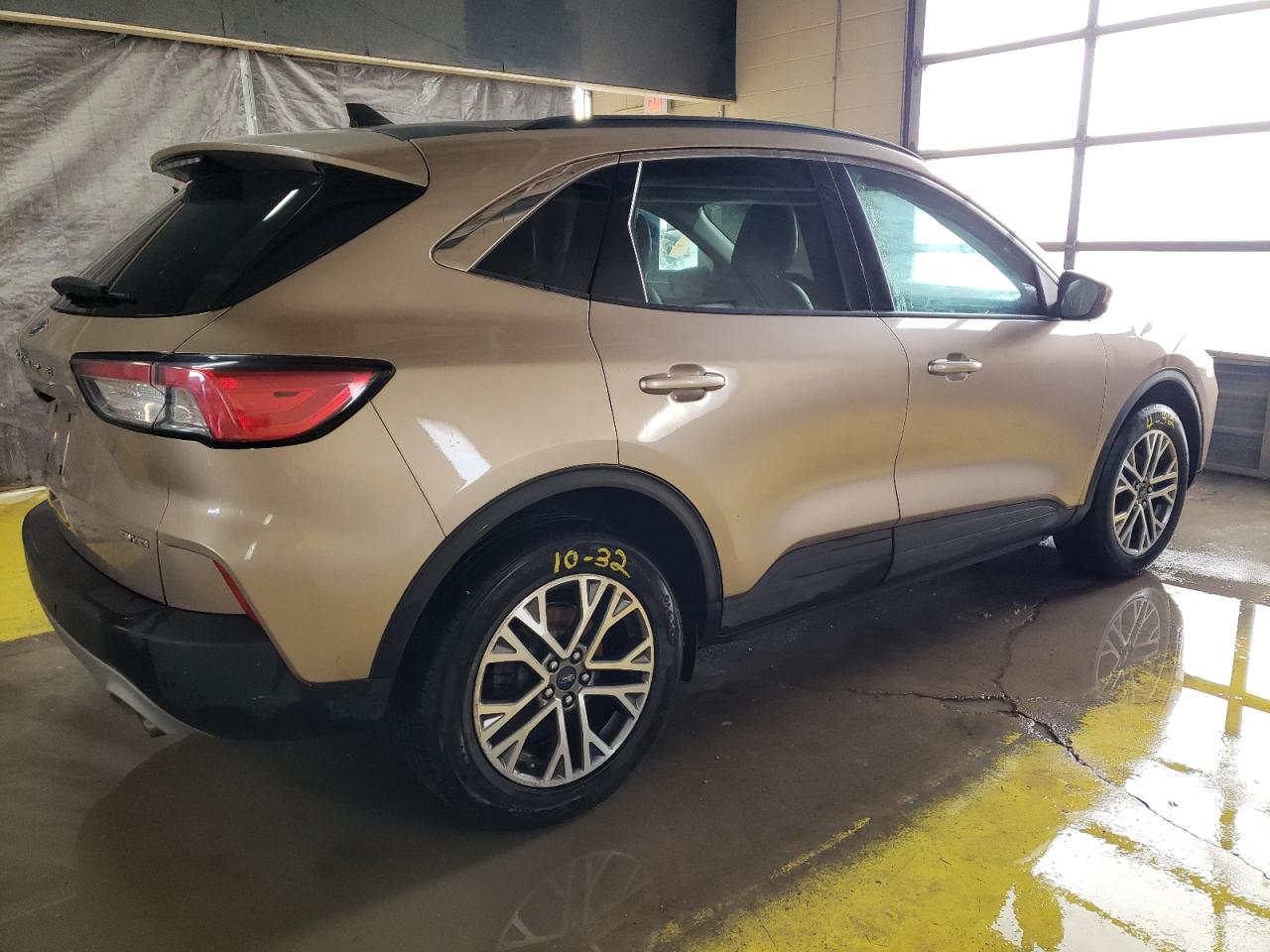 2021 Ford Escape VIN 1FMCU9H61MUA64119 Copart auction photo, top/roof / front end damage thumbnail 3